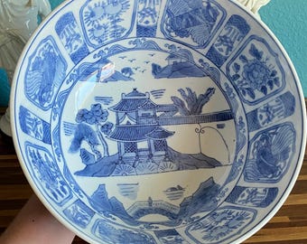 Large 12 1/4&quot; Chinoiserie Blue Willow Chinese Export Bowl, Williams Sonoma &quot;Grand Cuisines&quot;, Pagodas Trees Waves Clouds, Blue White, Vintage