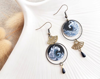 Asymmetrical ZOE earrings, varnished Japanese paper and black enamelled sequin