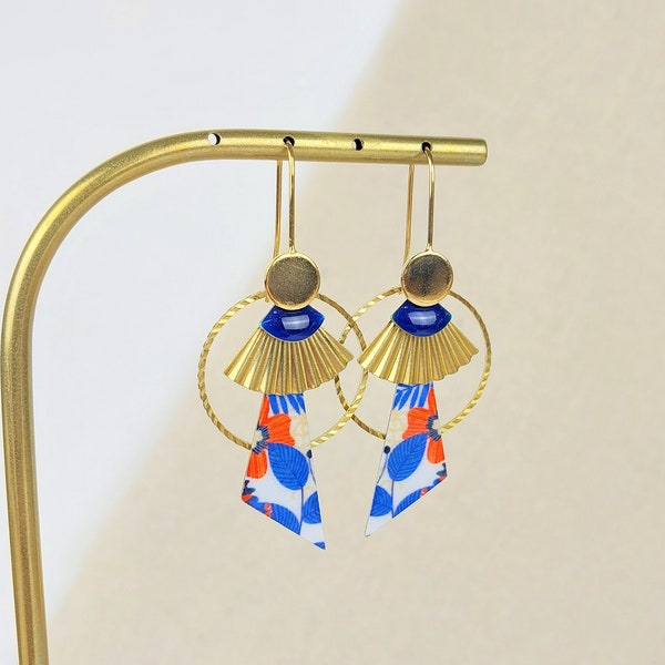 Boucles d'oreilles MARINE breloque dorée géométrique, papier japonais verni et sequin émaillé bleu