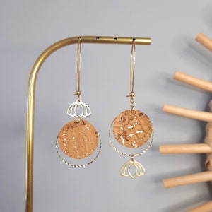 Asymmetrical CLOE earrings, cork and golden charm