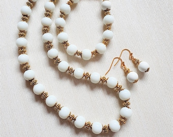 White and gold necklace bracelet earrings set, White beaded necklace, White bead bracelet, white drop earrings, White gift set for her