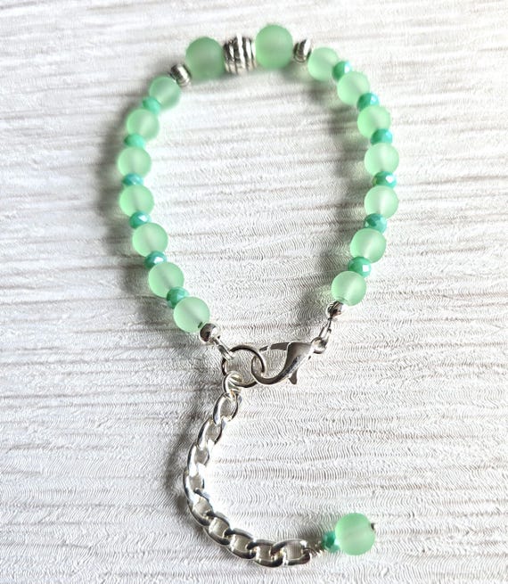 Boucles D'oreilles En Verre Dépoli Vert - Modèle Puces à Clous - Occasion Bon état