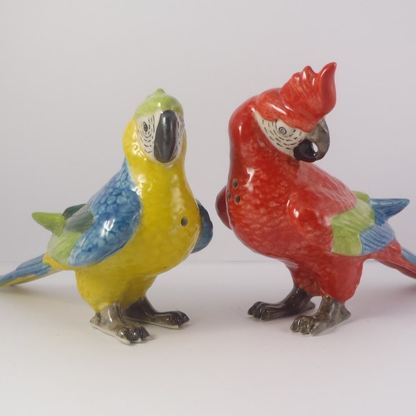 Colorful 2 Parrot Salt and Pepper Shakers set Ceramic figurine Cute and Unique for dining table