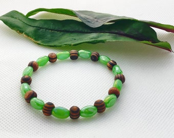 Confident Green Bracelet Layering bracelet light green and brown bracelet Brown Jewelry Adjustable stretchy cord bracelet Semi Precious