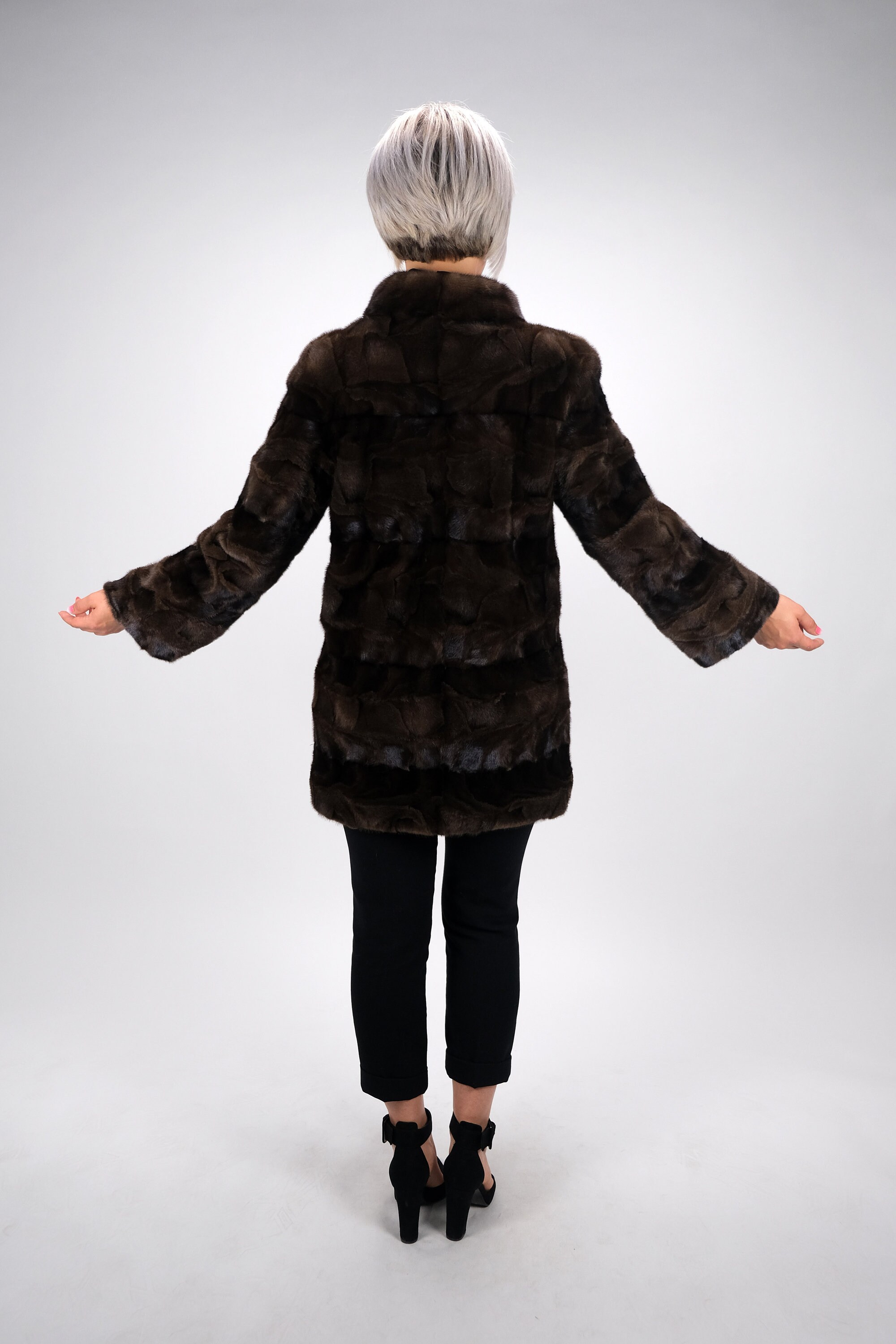 【NONCODE】Demel reversible mink jumper MOUNTAINS STAMP JUMPER — The Lesser Brand