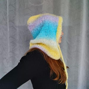 Cagoule en mohair fait main pour femme - Masque de ski en tricot color block, écharpe à capuche en laine - Accessoire d'hiver prêt à être expédié