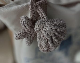 Juego de 2 colgantes de ganchillo para bolso: llaveros de concha y estrella de mar, accesorios oceánicos beige y blanco, colgantes de verano hechos a mano.
