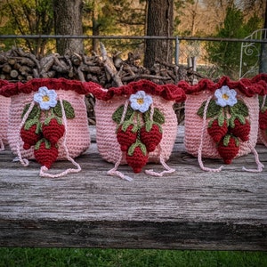 Pink Strawberry Drawstring Purse/Cottagecore Berry Bag/Kawaii Adorable Mini Pouch/Crochet Bag/Little Girl Gift/Teen Gift/Daughter
