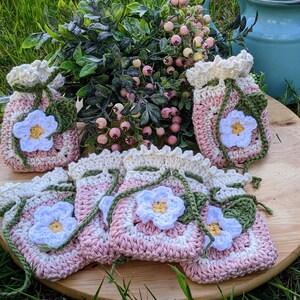 Crochet Pink Blossom Mini Bag / Cute Baby Soap Sachet / Girl Gender Reveal Gift, Kawaii Flower Sachet / Wedding Ring Pouch/ Flower Coin Bag