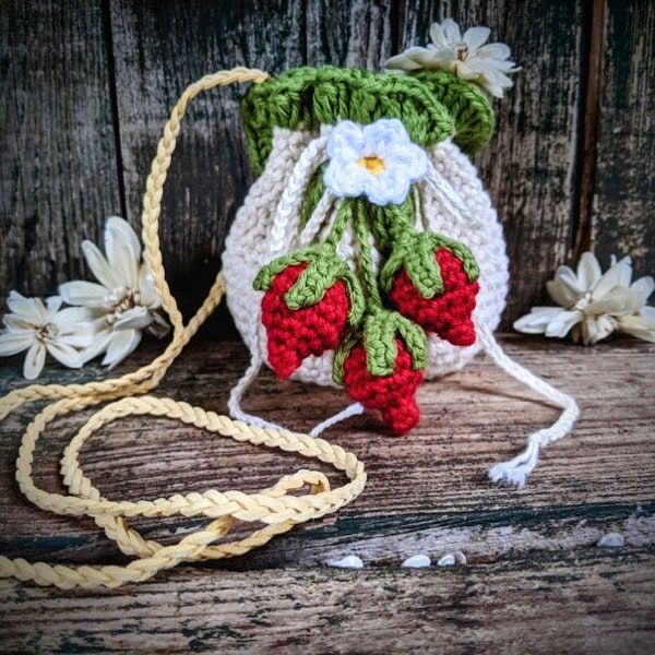 Strawberry Drawstring Purse/Cute Berry Girl Gift/Kawaii Mini Pouch/Small Crochet Bag/Little Girl Gift/Teen Gift/Daughter Cottagecore