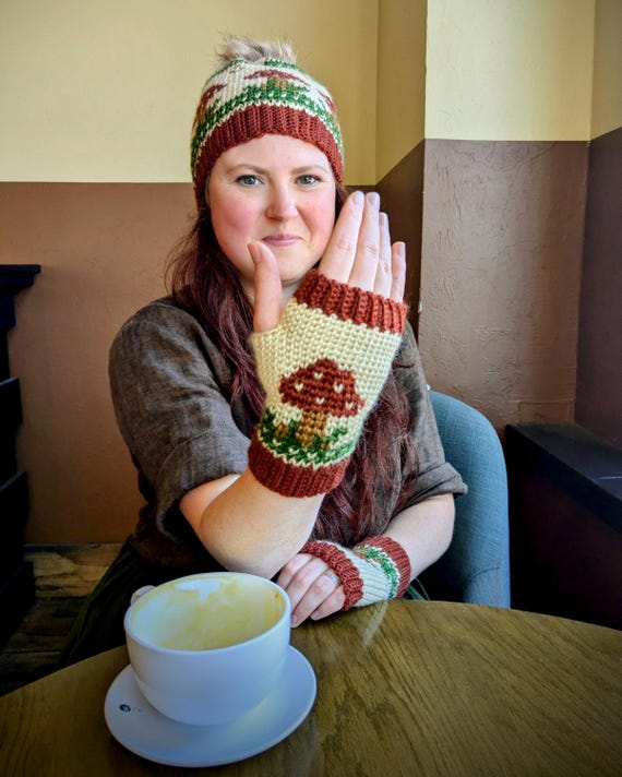 Chunky Knit Mushroom Fingerless Mittens and Bobble Hat Set Chunky Knit Mushroom Fingerless Mittens and Bobble Hat Set  main image 4