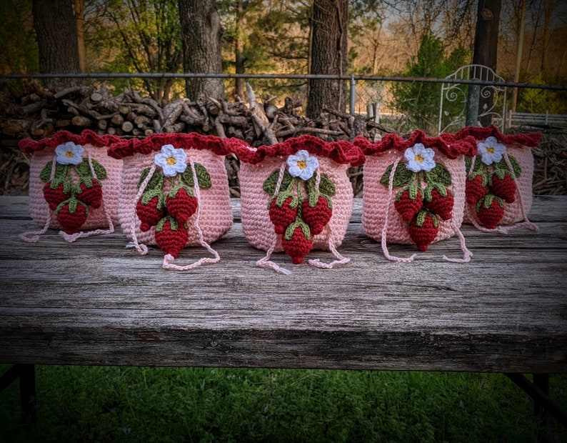 Cottagecore Pink Strawberry Drawstring Purse/Cute Valentine/Kawaii Adorable Mini Pouch/Crochet Bag/Little Girl Gift/Teen Gift/Daughter 