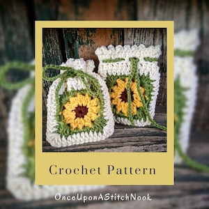Puede incluir: Dos bolsas de cordón de ganchillo con forma de girasol, en hilo verde y blanco. Las bolsas están sobre una superficie de madera. Crochet Pattern OnceUponAStitchNook
