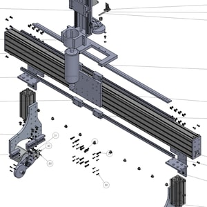 Puede incluir: Diagrama de explosión de una máquina CNC con varias partes etiquetadas. La máquina está hecha de metal y tiene un acabado gris. El diagrama muestra los diferentes componentes de la máquina, incluyendo la base, el pórtico, el husillo y el panel de control.