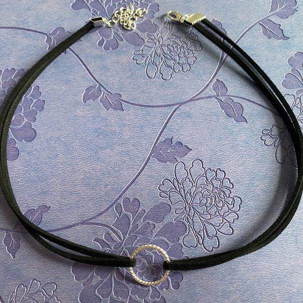 Soft Leather Ring Choker. Plus size fit. Length: 38-45cm. Handmade. Three colours to choose from.