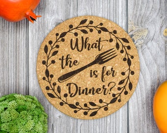 Qu’est-ce que la fourchette est pour le dîner Trivet, Cadeau pour boulanger, Enseigne de jeu de mots de cuisine, Décoration de salle à manger, Cadeau de pendaison de crémaillère, Porte-pot gravé, Cadeau d’hôtesse