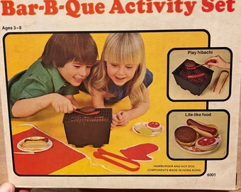 Vintage South Bend Toy 1978 Milton Bradley Come’n Play Bar-B-Que Activity Set