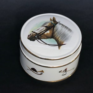 Sadler Staffordshire Ceramic Horse Lidded Trinket Dish with Gold Rim, England