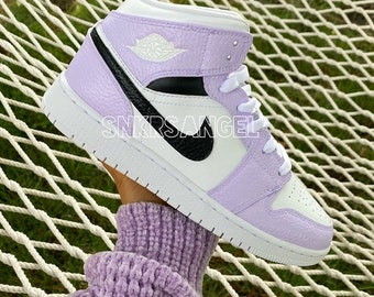nike jordan 1 lilac outline