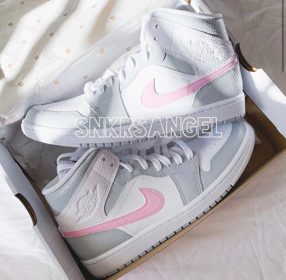 grey and pink air jordan 1