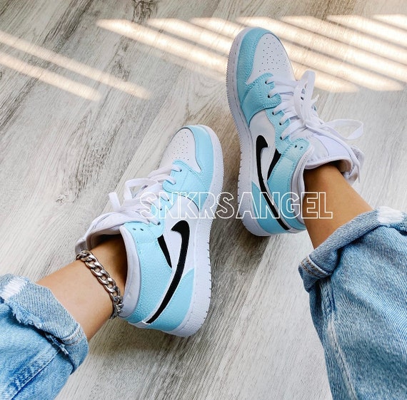 Air Jordan 1 Mid Custom Damen Nike Sneakers Uni hellblau | Etsy Österreich