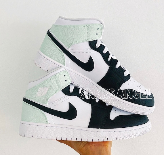 black and mint jordan 1