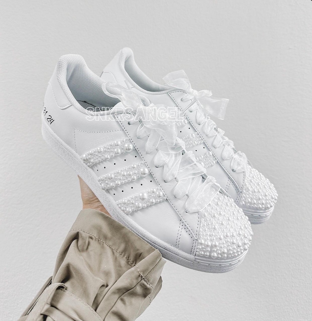 アディダス スーパースター 23cm キラキラ　GZ8404 アディダス adidas スーパースター シルバー チャーム GZ8404 - メルカリ