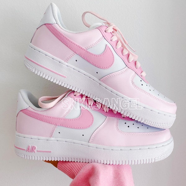 Baskets nike air force 1 low rose bébé/rose vif personnalisées