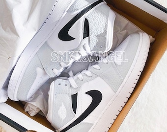 Nike Air Jordan 1 Mid personalizadas en gris claro y negro