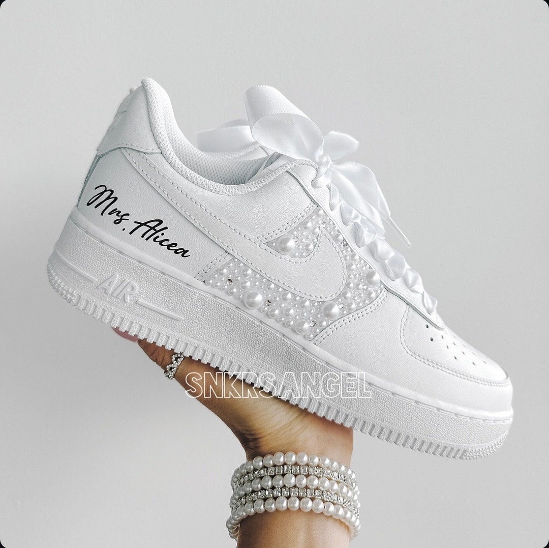 Scarpe da ginnastica personalizzate per la sposa con brillantini