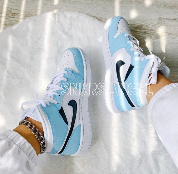 Blue Custom Air Jordan 1 Mid Sneaker Nike da donna Swoosh nero - Etsy Italia