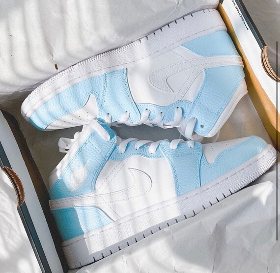 nike air jordan 1 mid baby blue