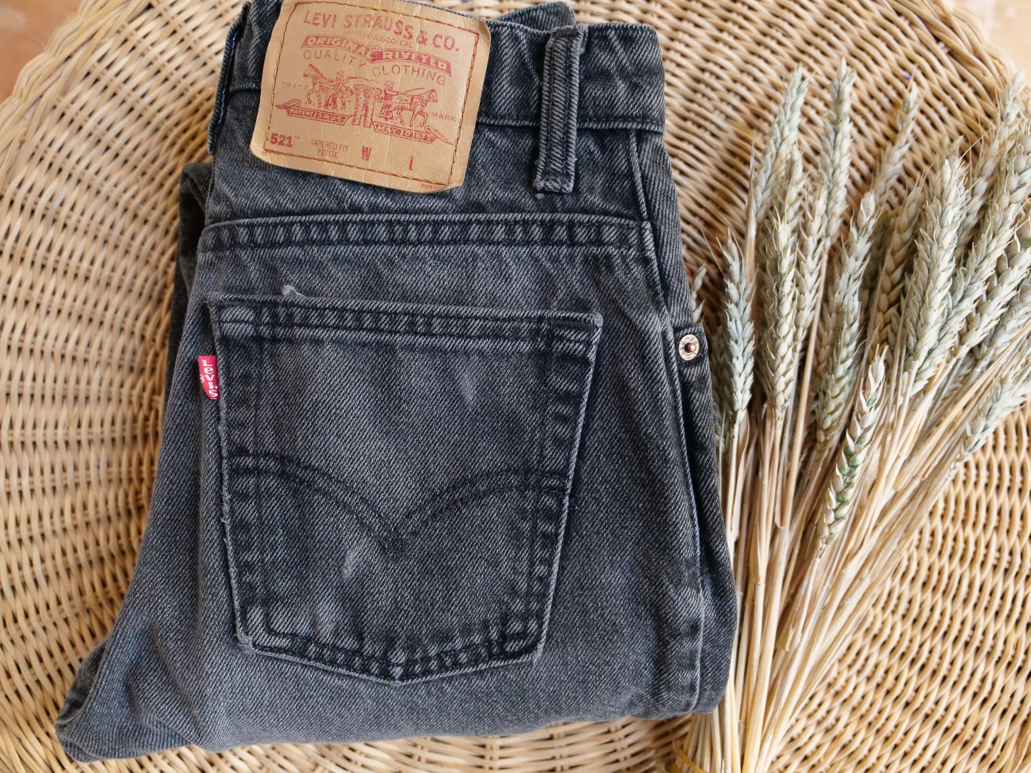 vintage 512 Levi's slim tapered jeans (27/28W)  Levi jeans women, Women  jeans, Levi jeans outfit