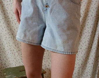 Vintage 90s Jean Shorts Women's M L 31 Inch Waist Light Wash EW 100% Cotton 1990s Era Mom Jeans Spring Summer Thrift Shorts Sustainable