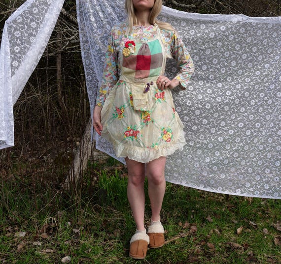 Vintage 70s Floral Vinyl Apron: XS/S Cottagecore Kitchen Decor