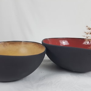 schwarze Keramikschale, vielfach verwendbar, als Bowl oder Servierschale