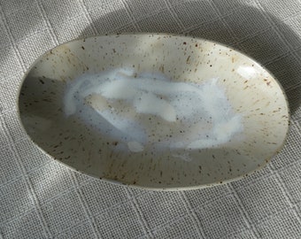 Elongated bowl for serving dishes, salads, fruit or carp / in white or turquoise / as a decoration / oval bowl