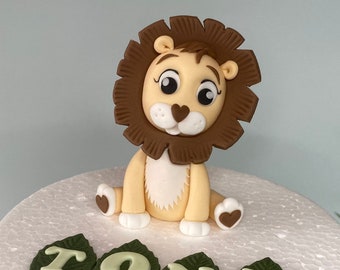 Leeuw taarttopper -baby Leeuw - gelukkige verjaardagstaart -Gepersonaliseerde verjaardagstaarttopper -babyshower - Safari Dieren - Jungle dieren