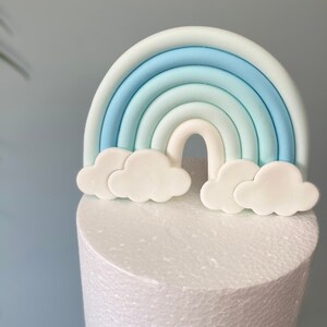 Décoration de gâteau arc-en-ciel bleu - arc-en-ciel fondant comestible dans des couleurs bleu pastel pour un gâteau d'anniversaire, de baptême ou de baby shower