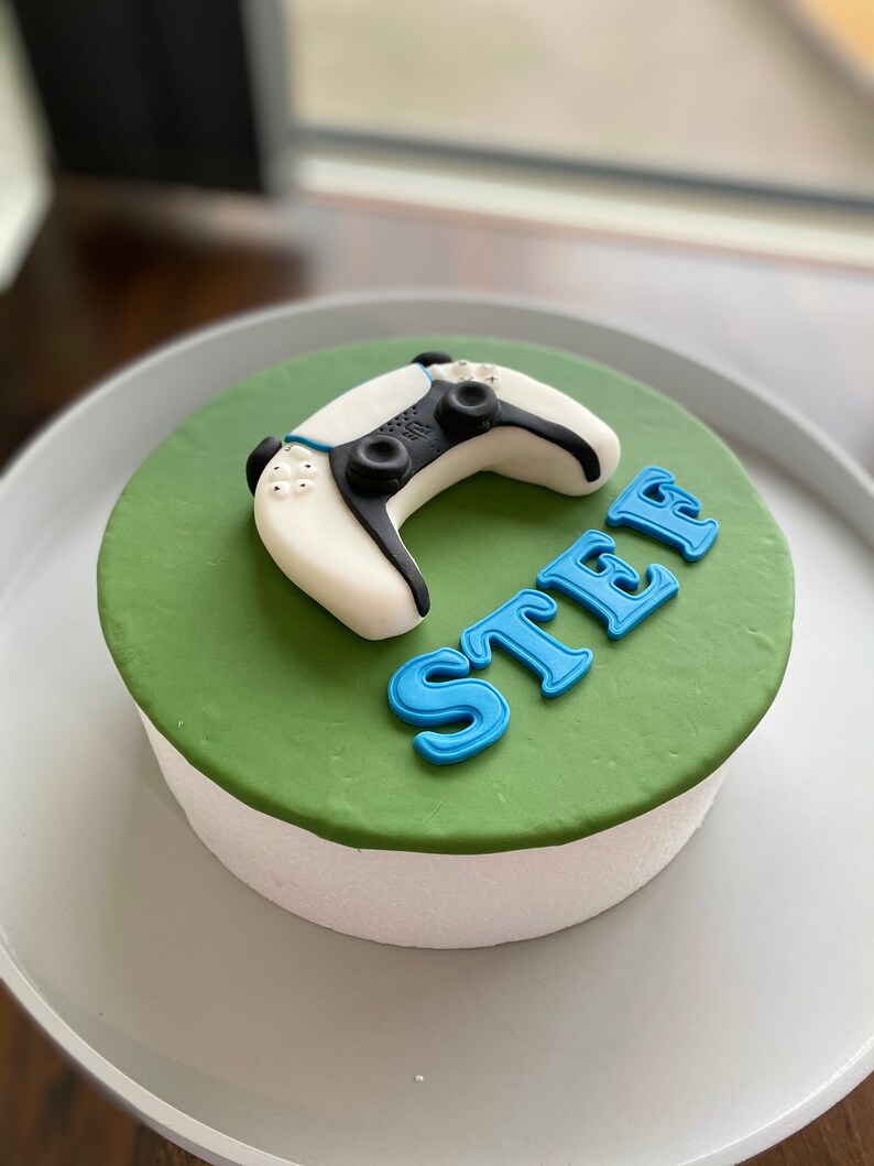 Controller cake topper set Video game Edible Fondant Etsy Controller cake topper set Video game Edible Fondant Etsy