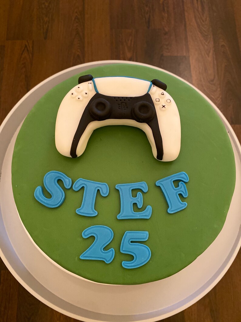 Controller cake topper set Video game Edible Fondant Etsy Controller cake topper set Video game Edible Fondant Etsy