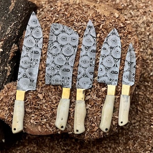 Handgeschmiedetes Damast-Kochmesser-Set mit 5 Grillmessern Küchenmesser Geschenk für Sie Valentinstagsgeschenk Campingmesser Geschenk für ihn Trauzeugen Geschenk SM