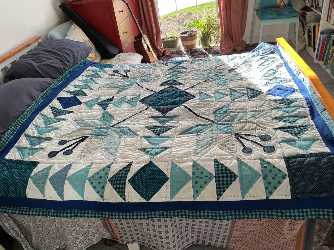 Large Patchwork Quilt Patterns Large Double Patchwork Quilt . Lily Pattern , in Blues and Whites ...