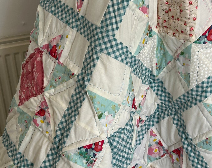 Large Double Patchwork Quilt in a Traditional Star Pattern. Hand