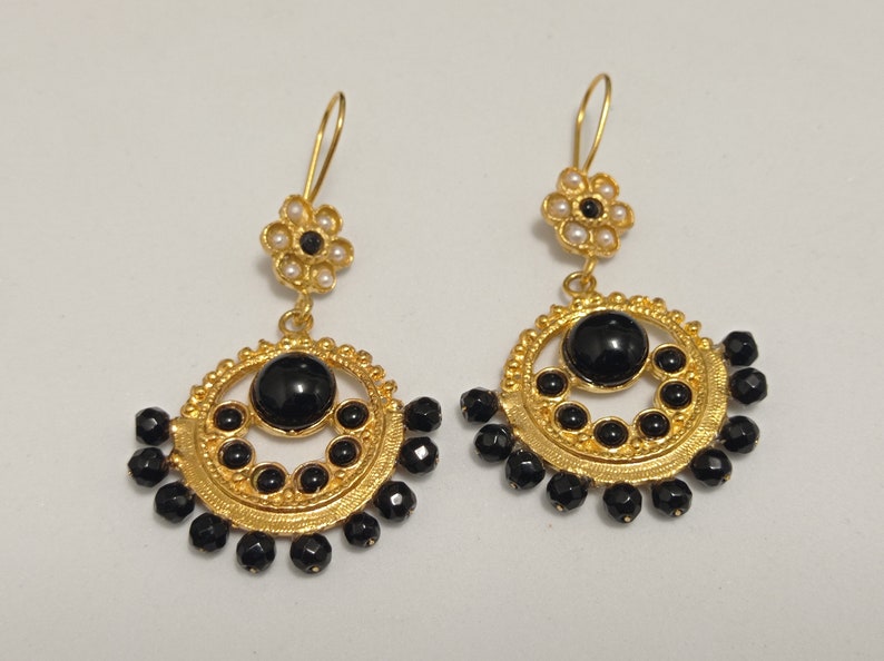 Orecchini turchi in agata nera e perle placcate in oro turco, orecchini a lampadario pendenti con gancio ottomano immagine 3