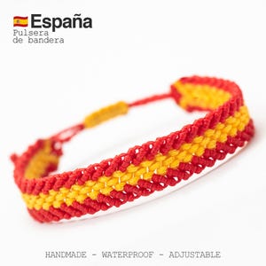 May include: A handmade, adjustable bracelet featuring the colors of the Spanish flag: red and yellow. The bracelet is waterproof and has the text "Espa&ntilde;a" and "Pulsera de bandera" in the upper left corner.