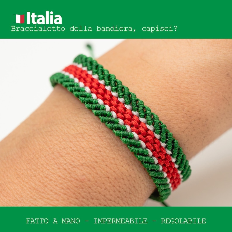 Puede incluir: Pulsera hecha a mano con un dise&ntilde;o tejido verde, rojo y blanco. Los colores recuerdan la bandera italiana. El texto en la imagen dice "Italia", "Braccialetto della bandiera, capisci?" y "FATTO A MANO - IMPERMEABILE - REGOLABILE."