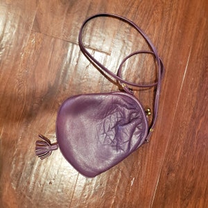 Vintage Coret weinrote Leder Handtasche. Schultergurt. Quaste