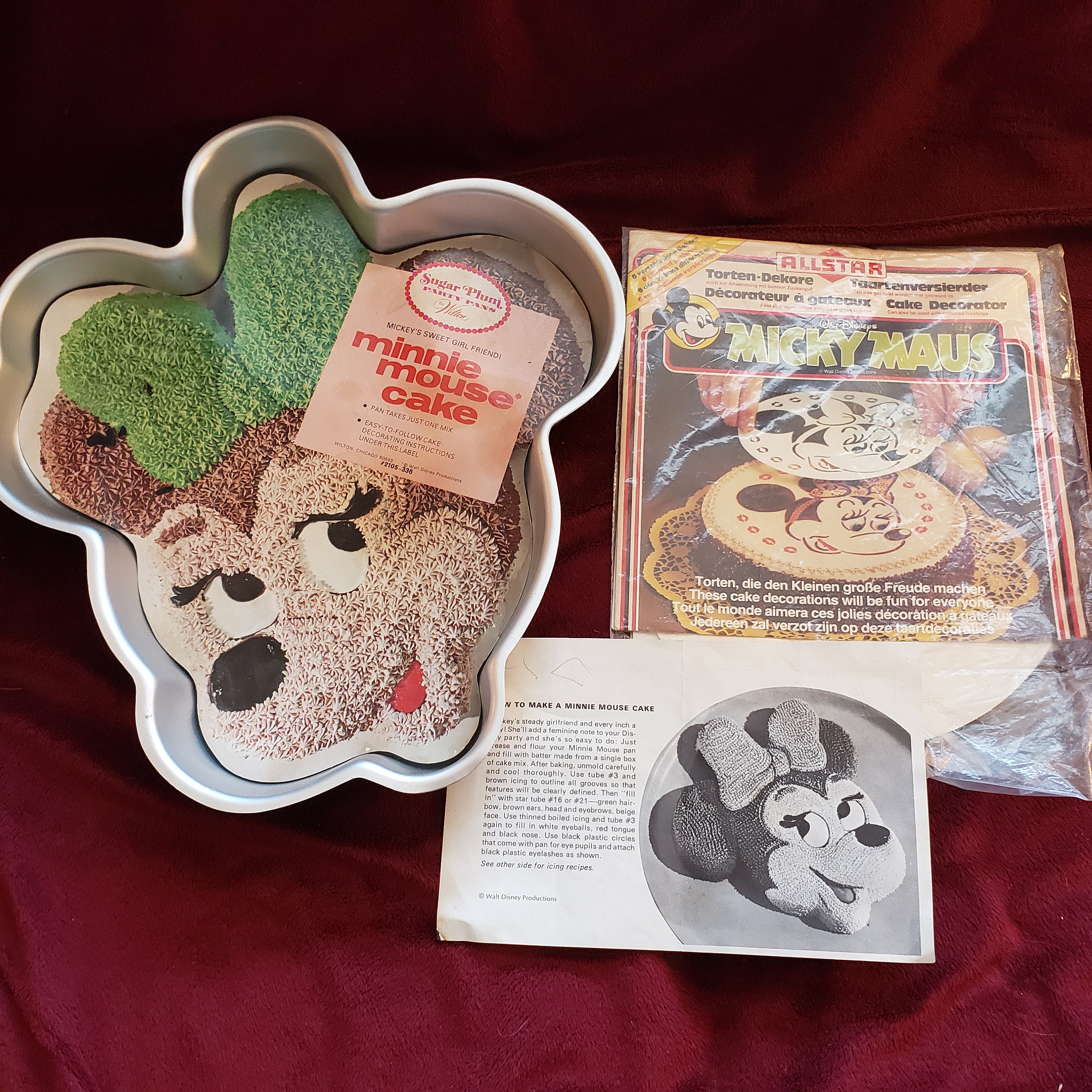 Wilton minnie hot sale mouse cake pan