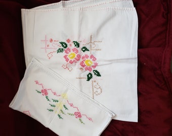 Set vintage de cross stitch runner y mantel
